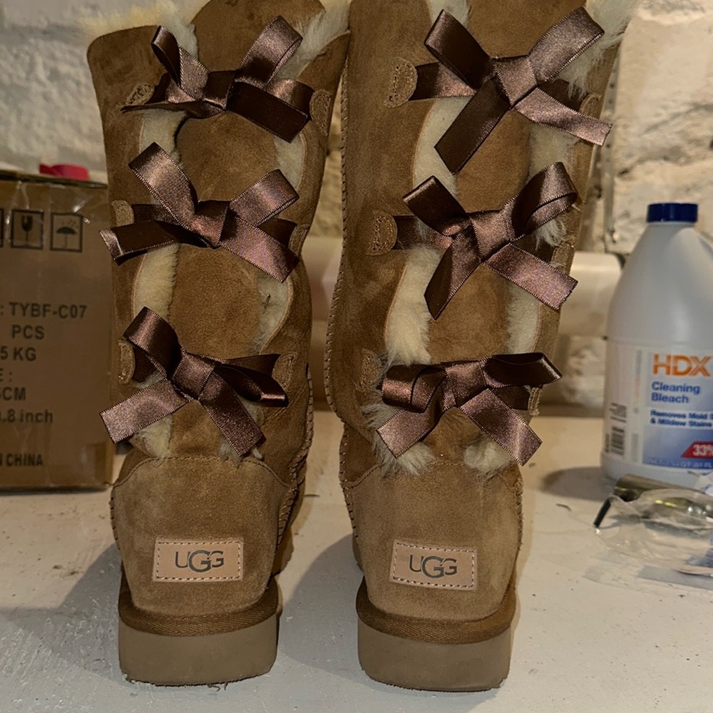 UGG australia Brown Boots with Bows women size 7